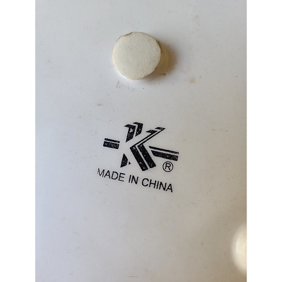 Adorable Frog Family Ceramic Plates Set of 2 Wall Decor - Picture 3 of 4